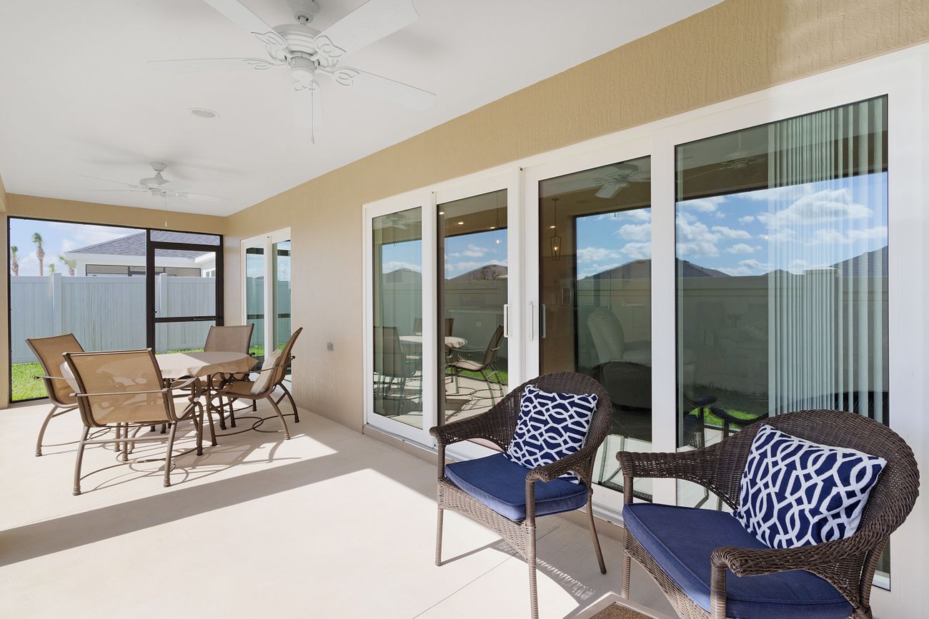 Screened lanai with seating